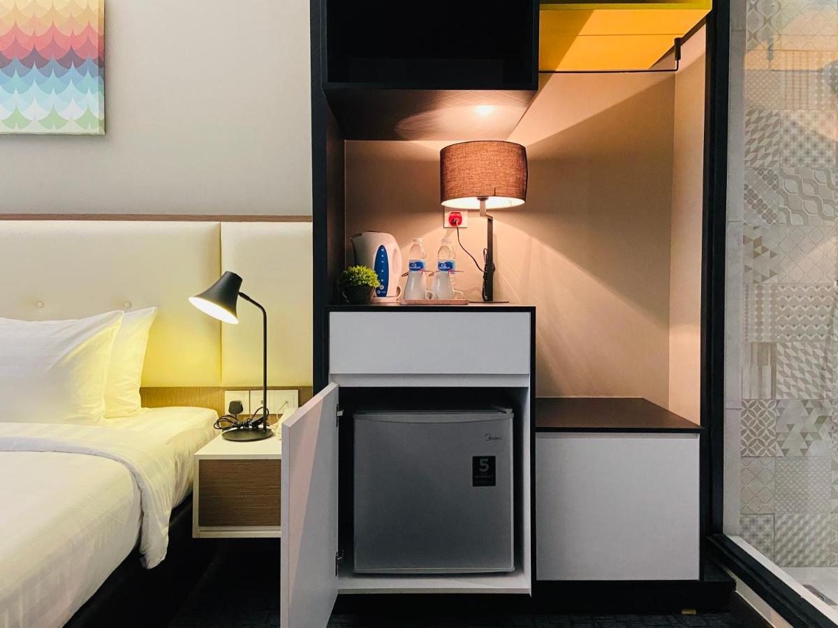 Glex Hotel Signature Johor Bahru Esterno foto